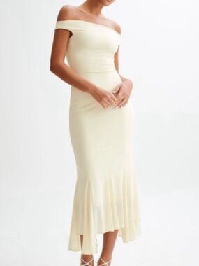 Meshki Analina Off-Shoulder pale Yellow Midi Dress